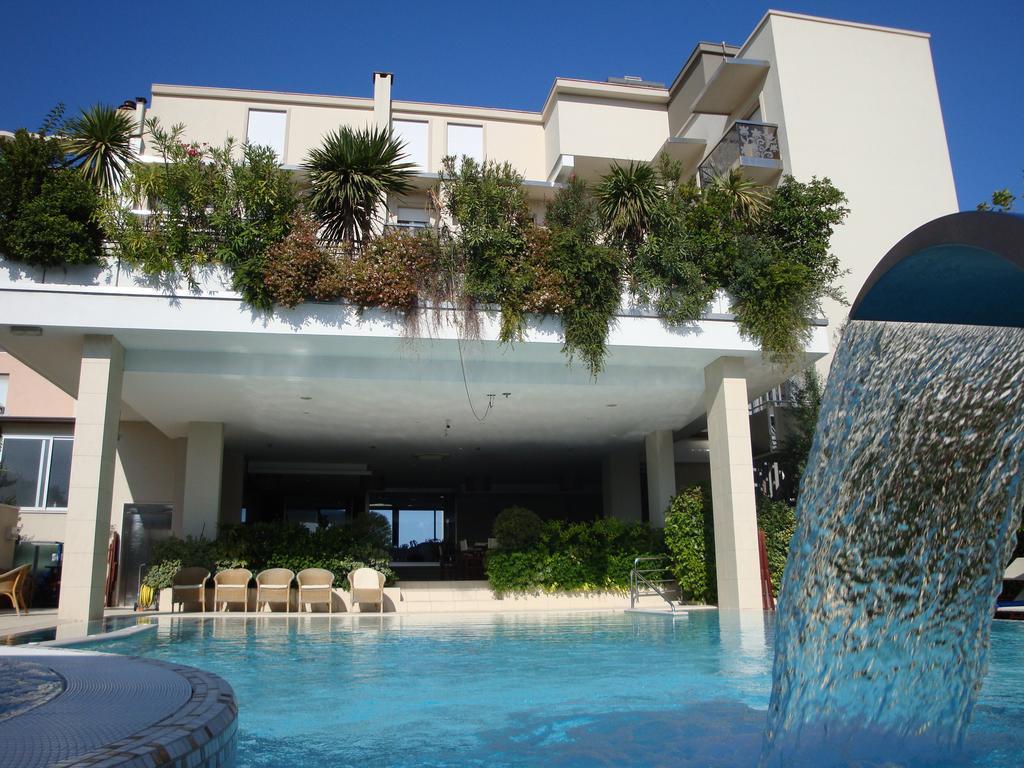 Hotel Byron Ρίμινι Εξωτερικό φωτογραφία