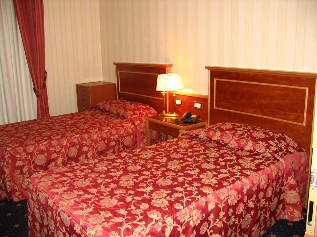 Hotel Byron Ρίμινι Εξωτερικό φωτογραφία