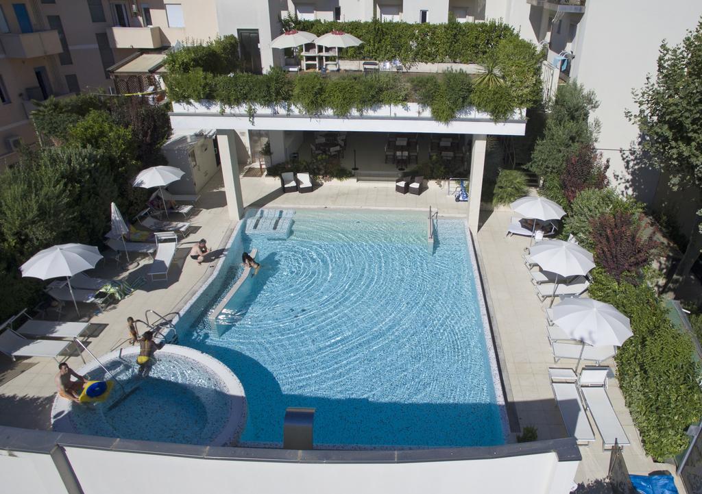 Hotel Byron Ρίμινι Εξωτερικό φωτογραφία