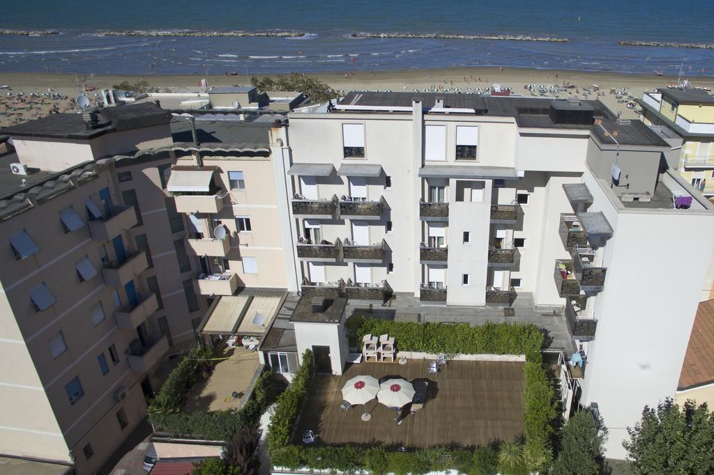 Hotel Byron Ρίμινι Εξωτερικό φωτογραφία