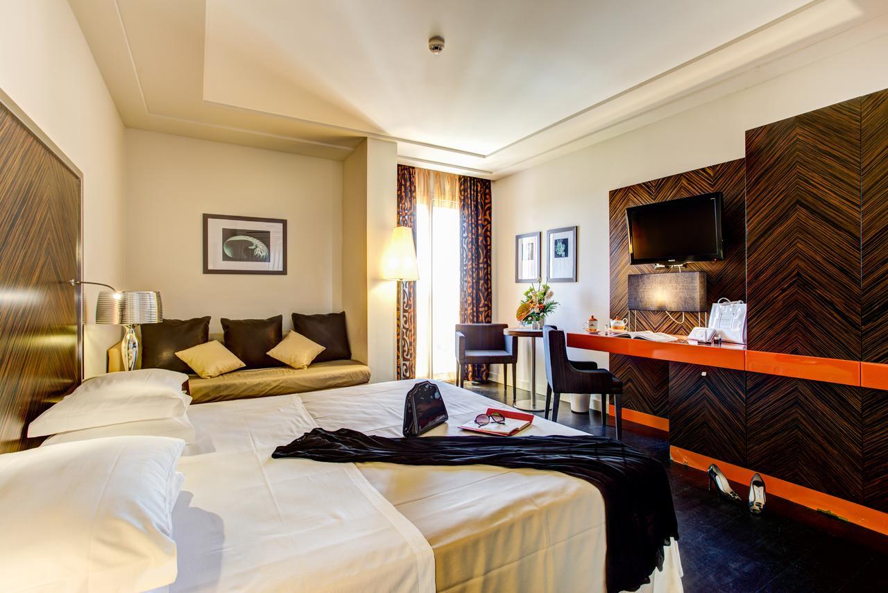 Hotel Byron Ρίμινι Εξωτερικό φωτογραφία