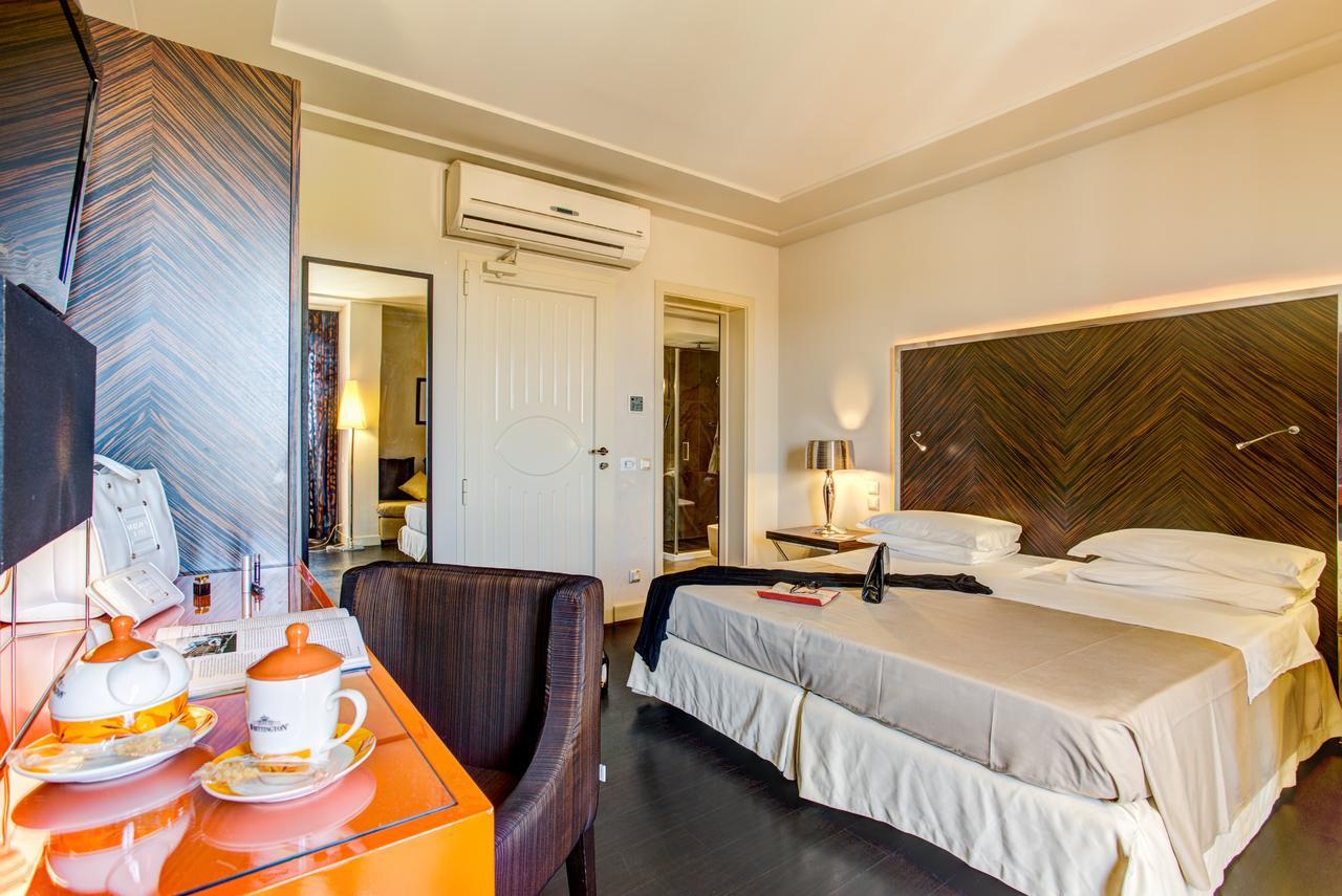 Hotel Byron Ρίμινι Εξωτερικό φωτογραφία