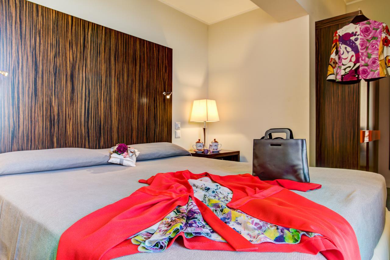 Hotel Byron Ρίμινι Εξωτερικό φωτογραφία