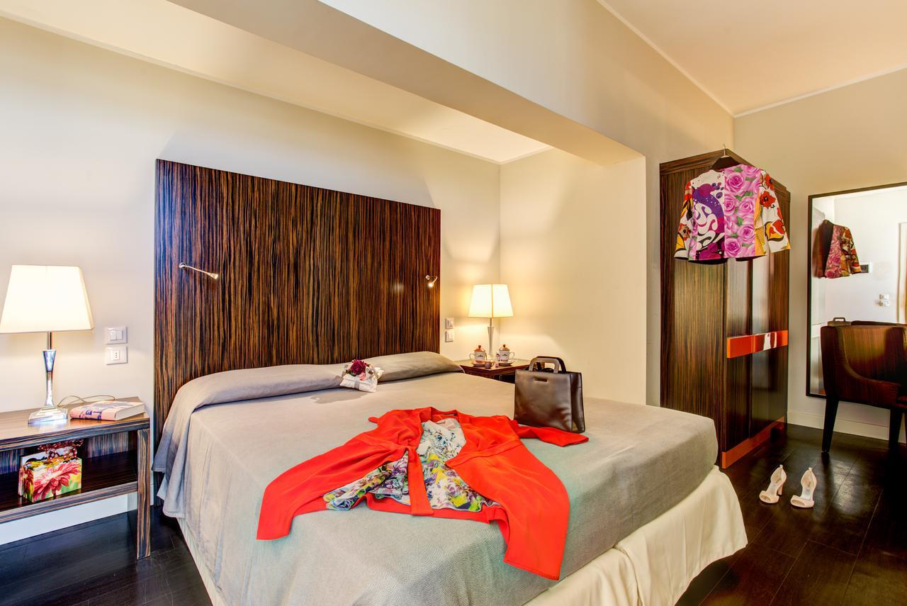 Hotel Byron Ρίμινι Εξωτερικό φωτογραφία