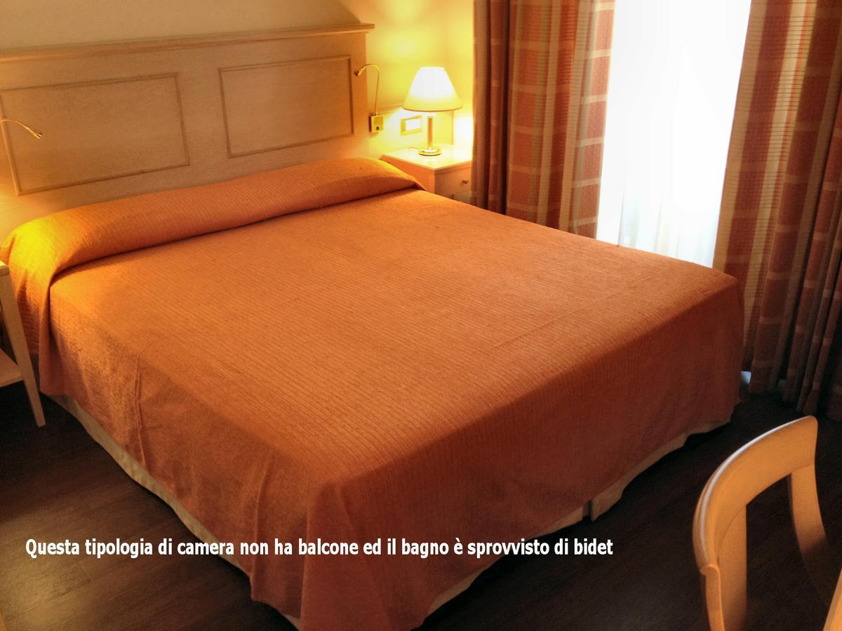 Hotel Byron Ρίμινι Εξωτερικό φωτογραφία