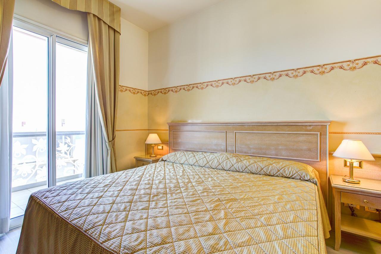 Hotel Byron Ρίμινι Εξωτερικό φωτογραφία