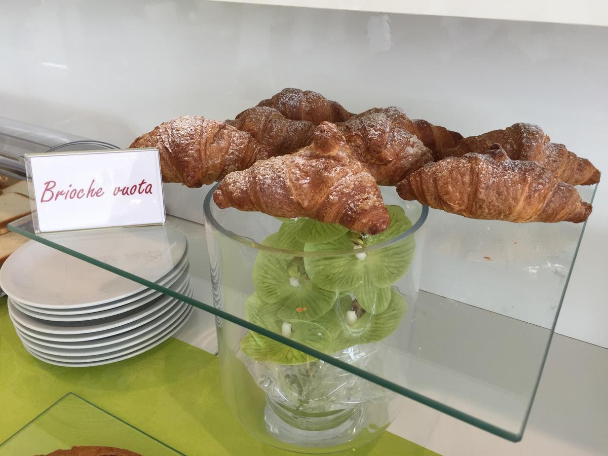 Hotel Byron Ρίμινι Εξωτερικό φωτογραφία